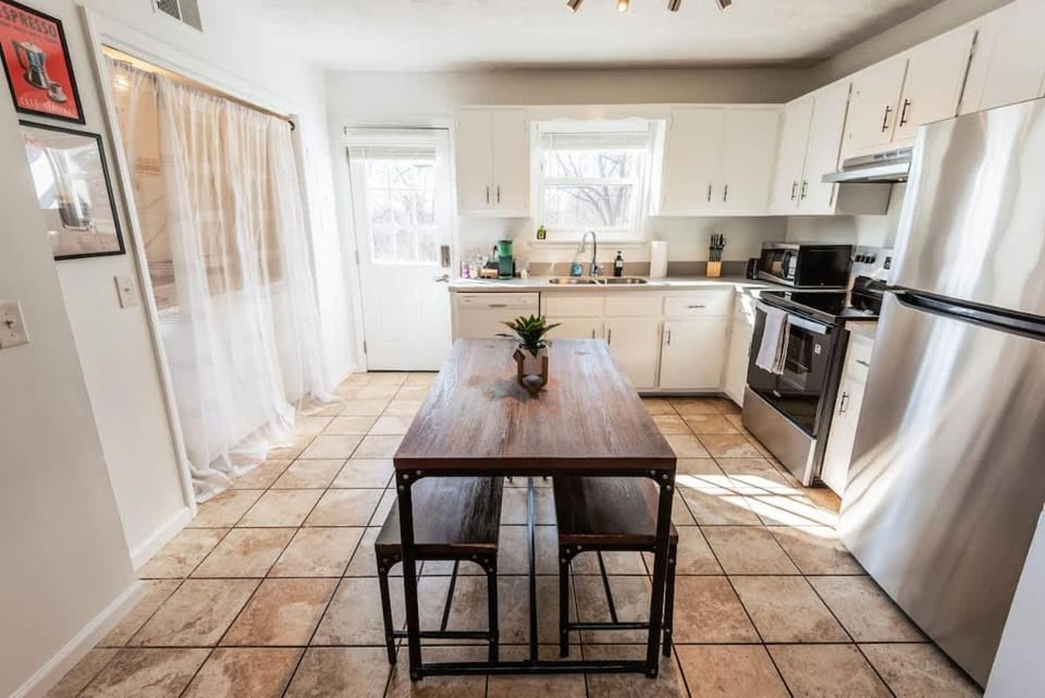 The Eastside 2BR Near 5Points House in East Nashville