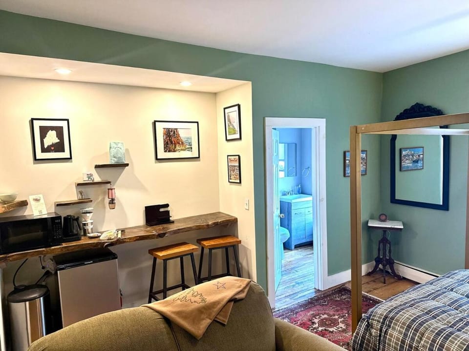 The Downtown Downeast Room Apartment in South Portland