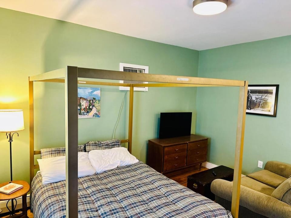 The Downtown Downeast Room Apartment in South Portland
