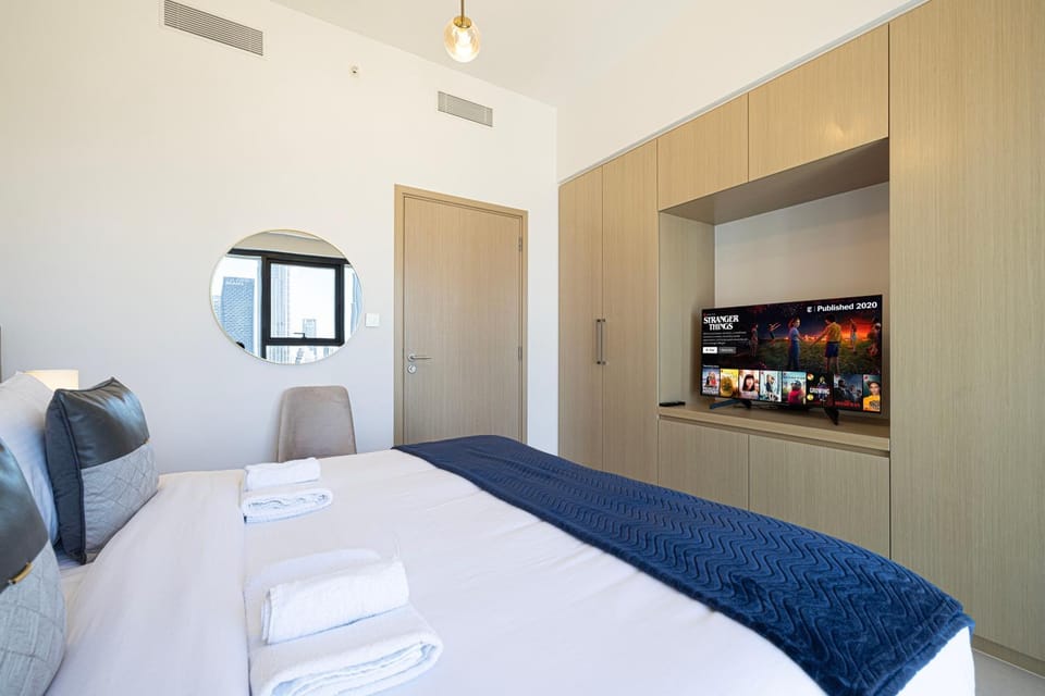 Bed, TV and multimedia, Photo of the whole room