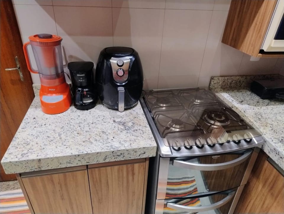 Coffee/tea facilities, Kitchen or kitchenette, stove, toaster