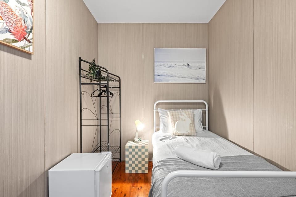 Single Room in Marayong - Centrally Located - Shared Bathroom Bed and Breakfast in Sydney