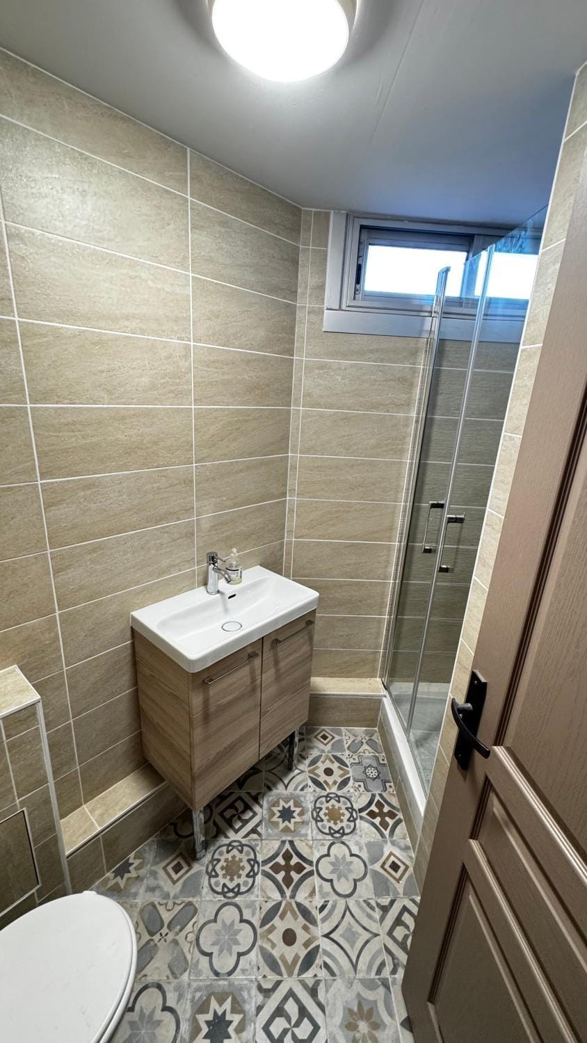 Shower, Toilet, Bathroom