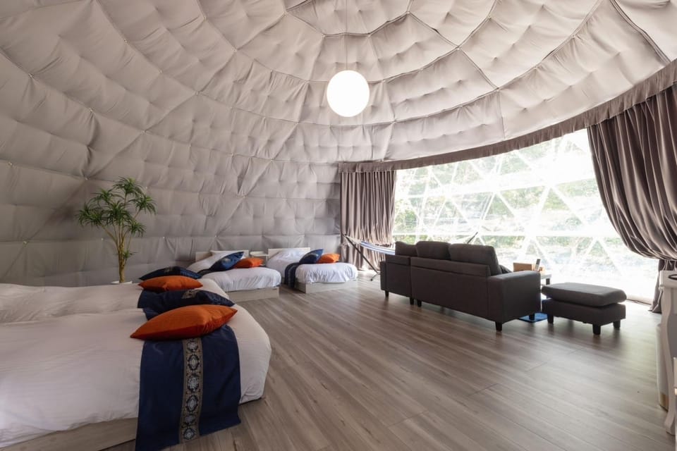 Bed, Living room, Photo of the whole room, Seating area, Bedroom