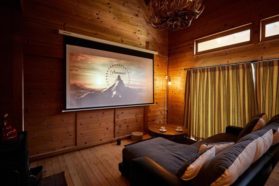 TV and multimedia, Living room, Evening entertainment