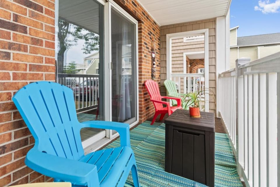 Renovated 1-Bedroom Condo with Pool, Bikes, & Beach Access in North Ocean City, MD Apartment in Ocean City