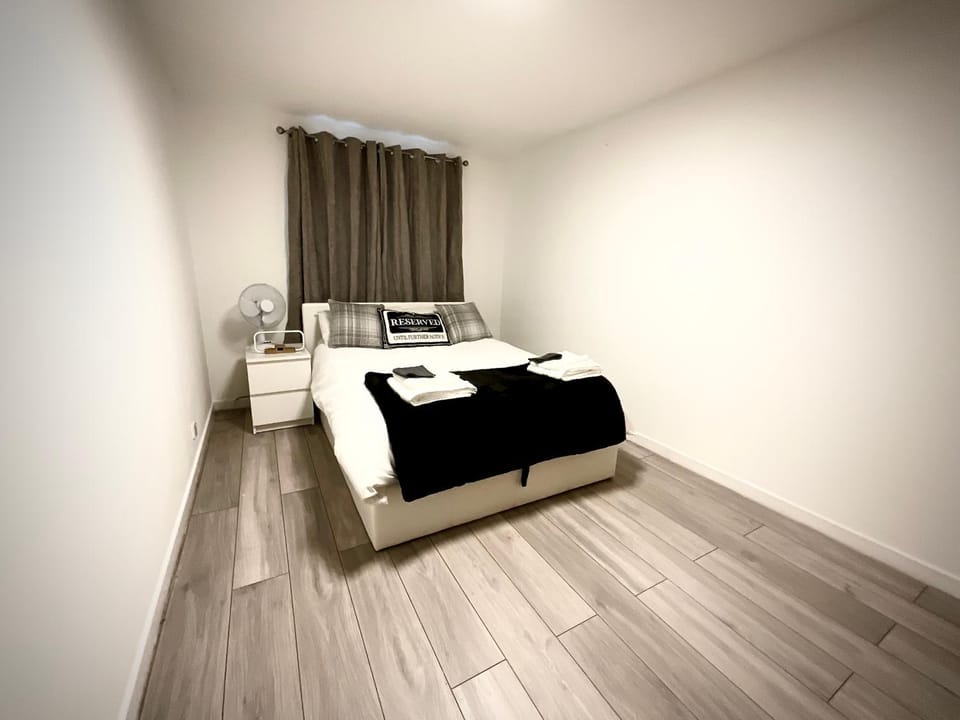 Luxury 1 Bed Tower Bridge Apartment in London Borough of Southwark