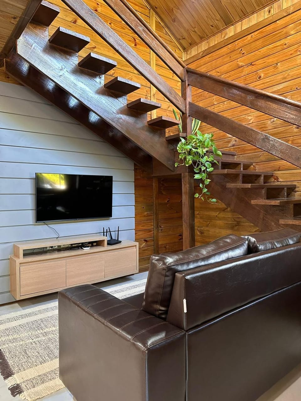 Communal lounge/ TV room, TV and multimedia, Living room, Seating area, Evening entertainment