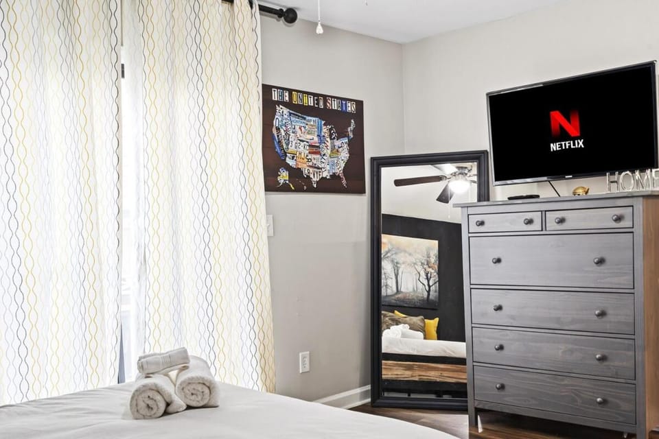 Bed, TV and multimedia, Photo of the whole room, Evening entertainment, Bedroom