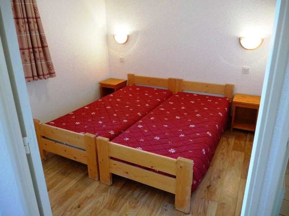 Appartement skis aux pieds, 4 couchages, balcon, wifi inclus - FR-1-513-66 Apartment in Les Allues