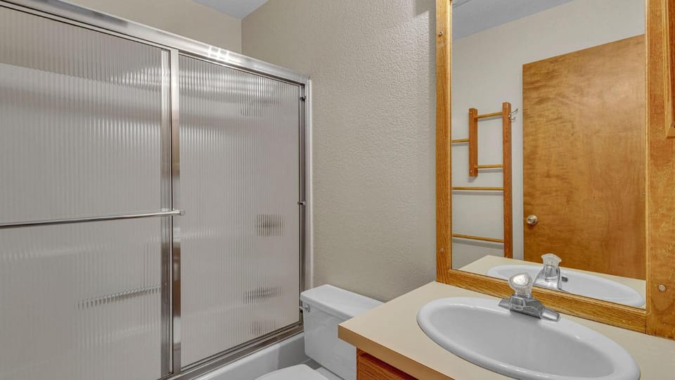 Shower, Bathroom, towels