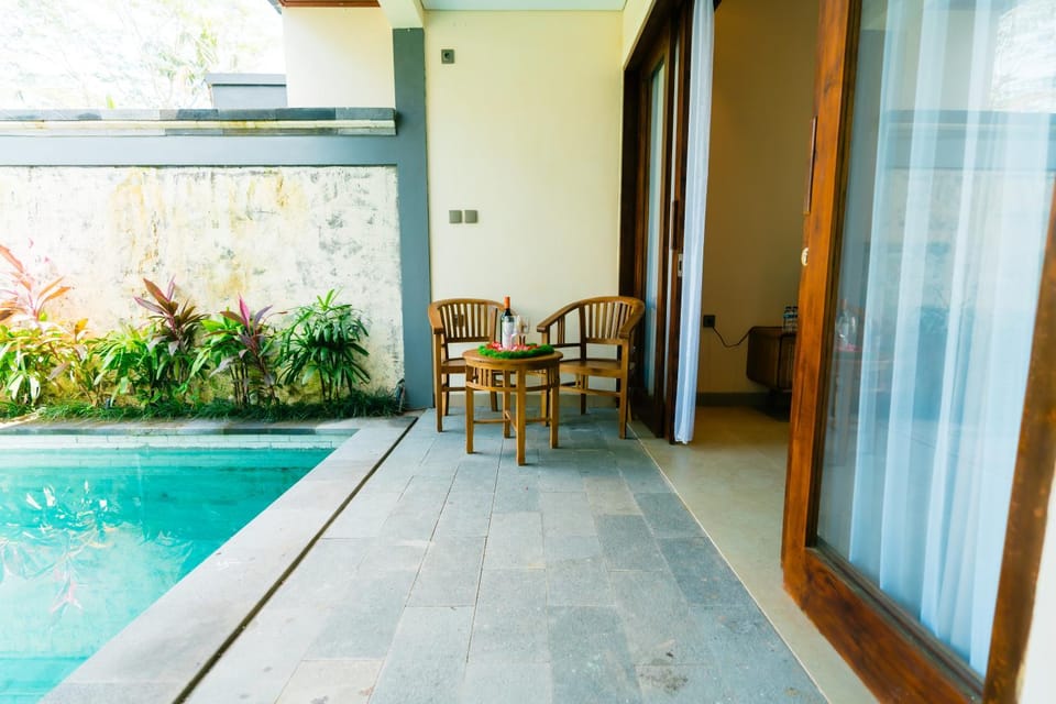 Patio, Day, View (from property/room), Balcony/Terrace, Balcony/Terrace, Pool view, Swimming pool, sunbed