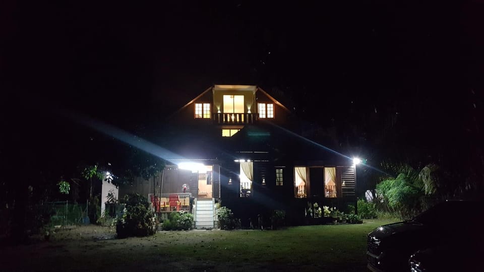 Roomstay "Ghumah Uwan" bilik kayu Country House in Negeri Sembilan, Malaysia
