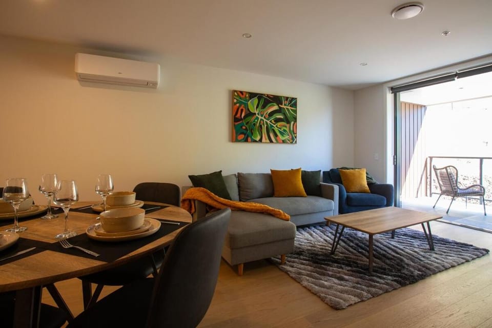 Living room, Seating area, Dining area, air conditioner
