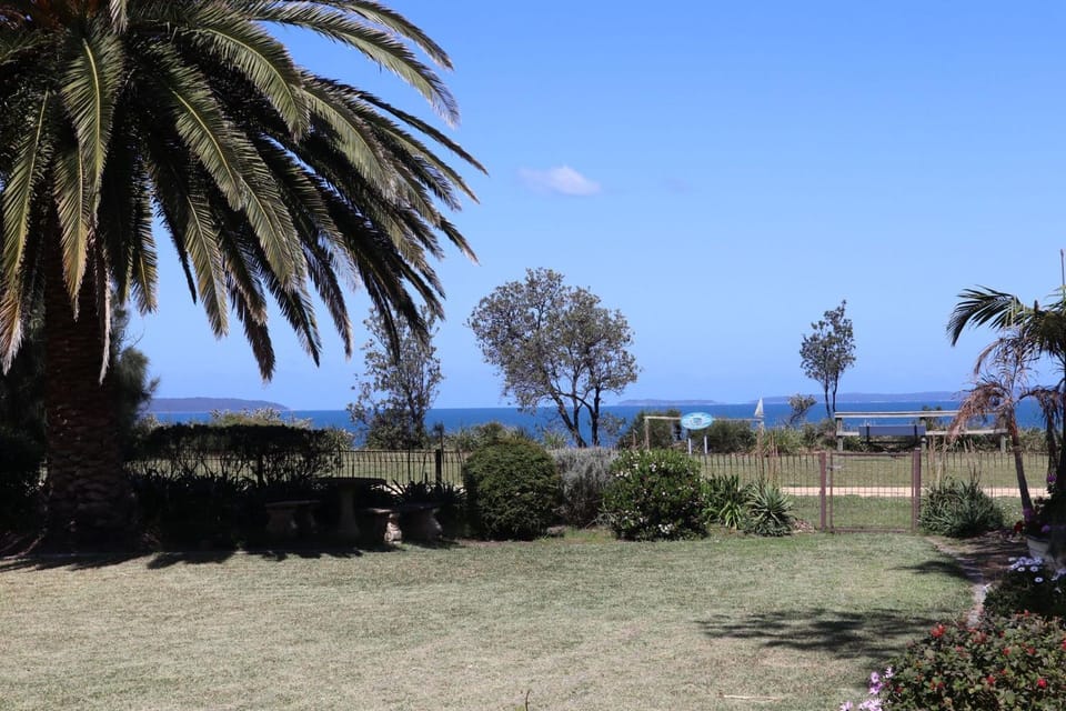 Seabreeze Arches- Pet friendly- uninterrupted water views across Jervis Bay House in Callala Bay