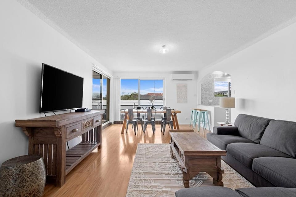 Aqua Haven - 2-bedroom unit with lake view! Apartment in Forster