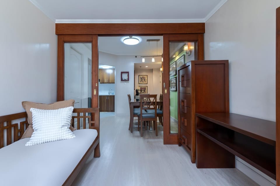 2br Forbeswood Heights in BGC near St Lukes Apartment in Pasay