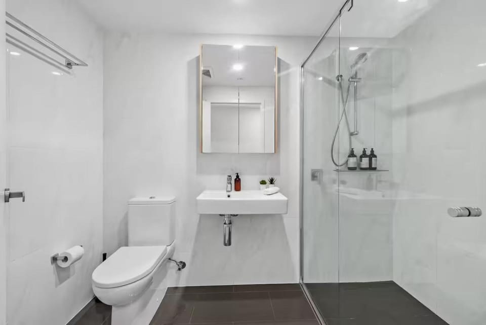 Spectacular Views plus Best Location, King Bed, Pool Apartment in Brisbane City