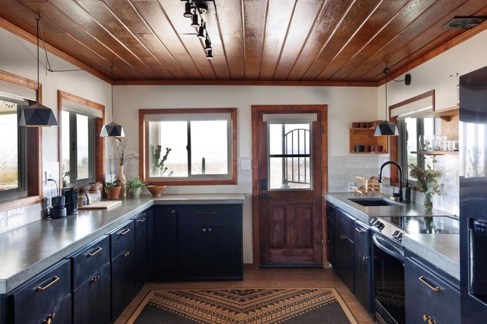Kitchen or kitchenette, pet friendly, stove