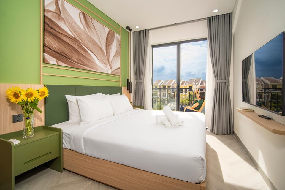Bed, TV and multimedia, View (from property/room), Balcony/Terrace, Bedroom