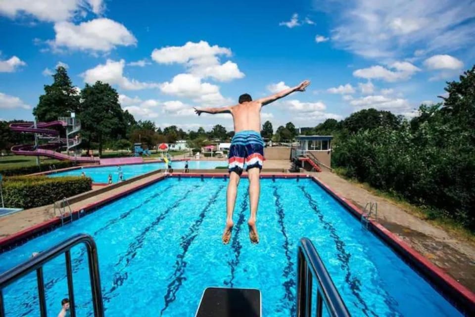 Day, Swimming pool