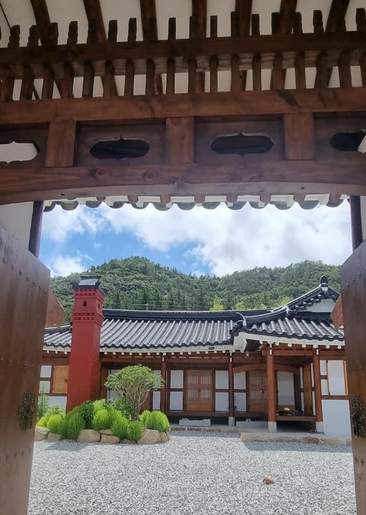 Museon Hanok Stay Jebi Bed and Breakfast in South Korea
