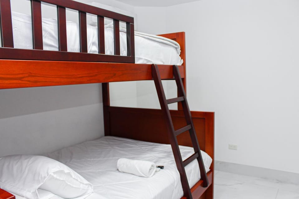 Bed, Photo of the whole room, Bedroom, bunk bed, towels