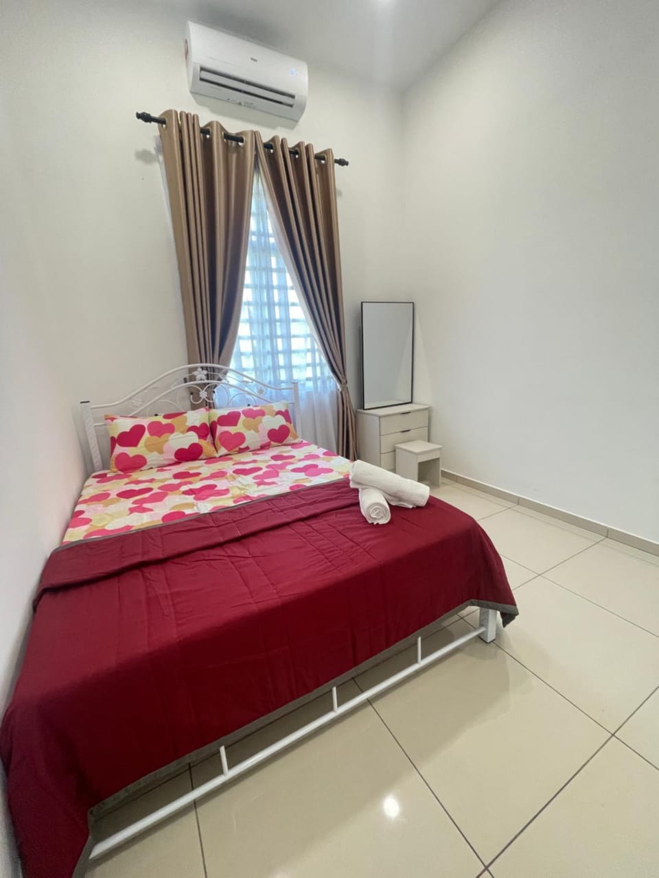 Bedroom, air conditioner