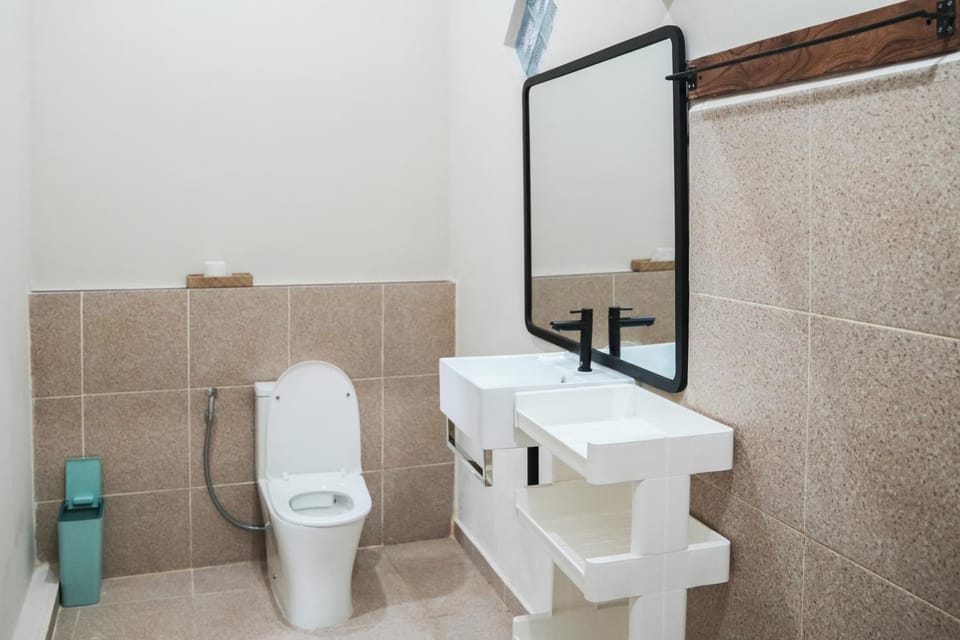 Greek House - Room with Desk, Shared Pool and Kitchen 8 Bed and Breakfast in North Kuta