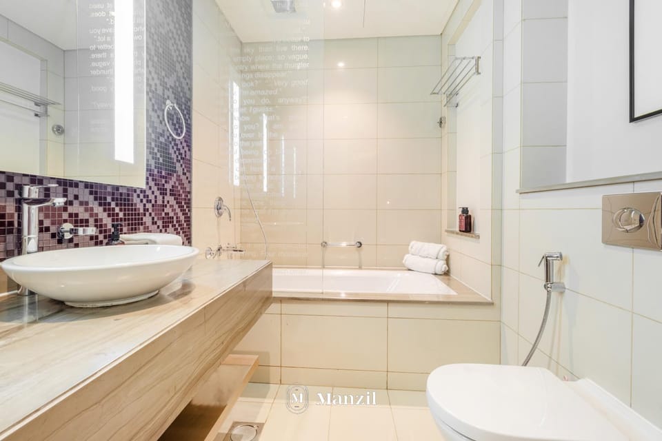 Shower, Toilet, Bathroom, Bath, towels