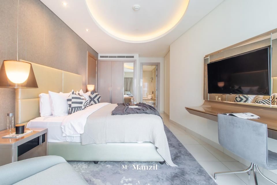 Bed, TV and multimedia, Photo of the whole room, Seating area, Bedroom