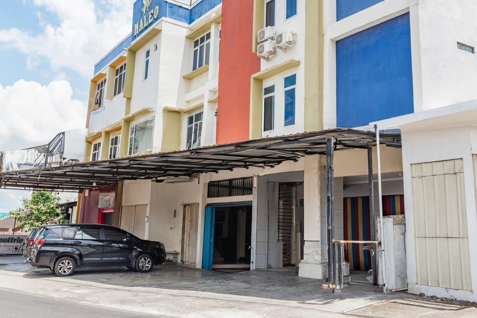 Facade/entrance