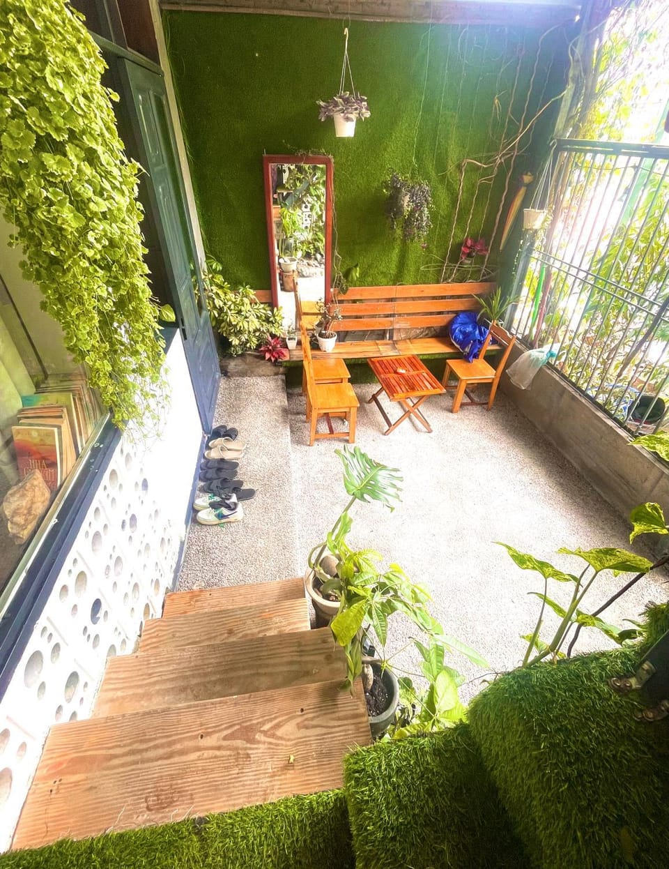 Patio, Day, Balcony/Terrace, Living room, Seating area, Dining area