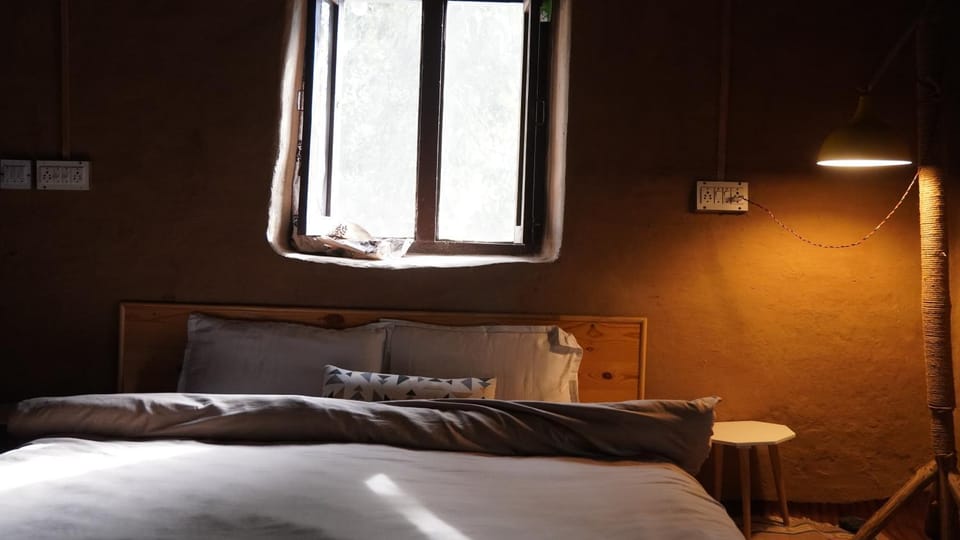 Rastafardreams 100 years old , Riverside Heritage Mudhouse, Farmstay in an apple orchard, Hostel & camping Farm Stay in Himachal Pradesh