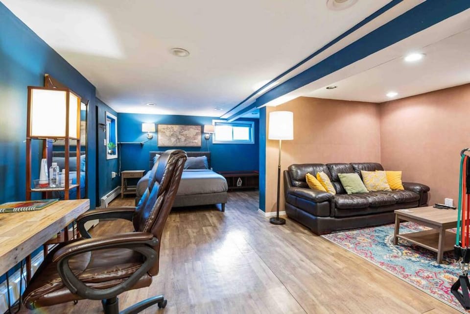 TV and multimedia, Living room, Photo of the whole room, Bedroom