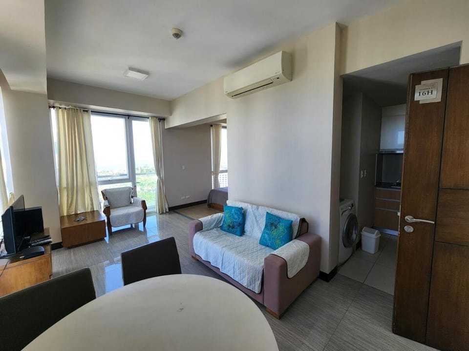 Living room, Photo of the whole room, Dining area, air conditioner