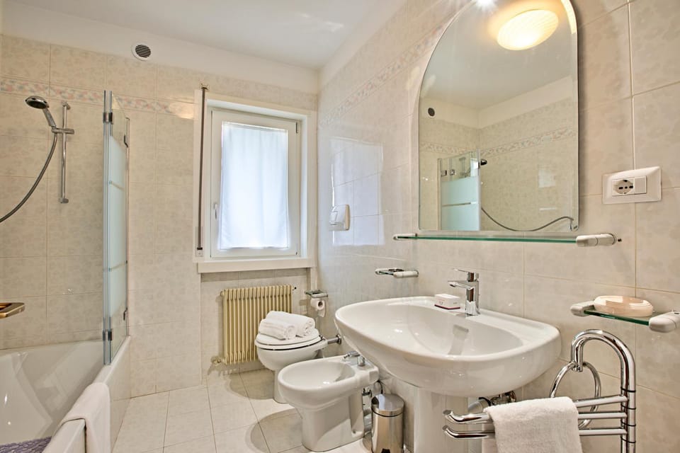 Bathroom, Bath