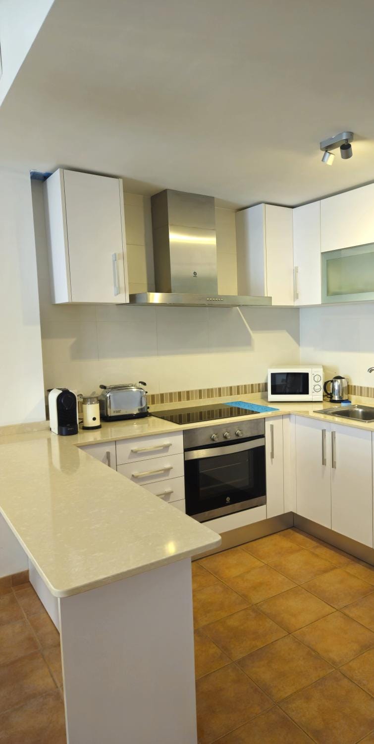 Coffee/tea facilities, toaster, kitchen