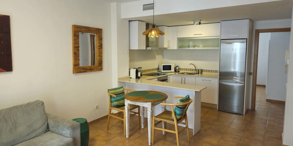 Dining area, kitchen