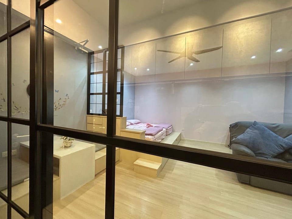 Bed, Living room, Seating area