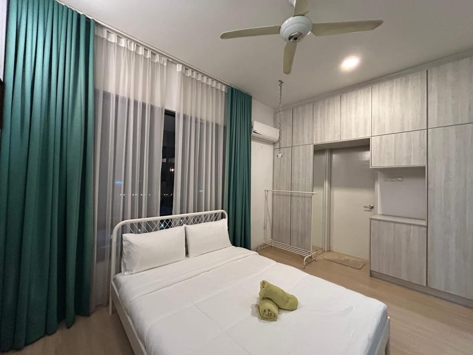 Bed, Photo of the whole room, Bedroom, wardrobe