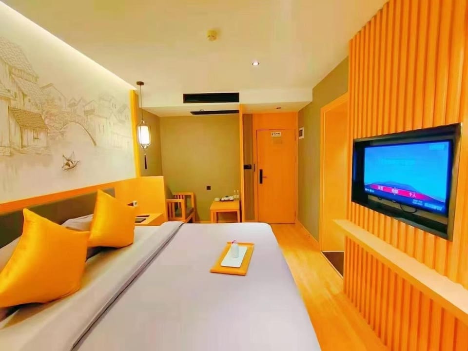 Bed, TV and multimedia, Bedroom