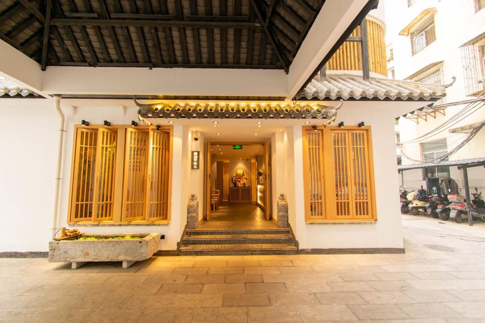 Facade/entrance