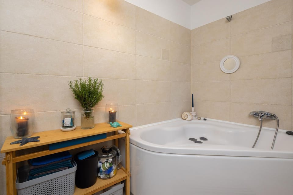 Bathroom, Bath