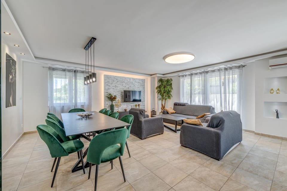 Living room, Dining area