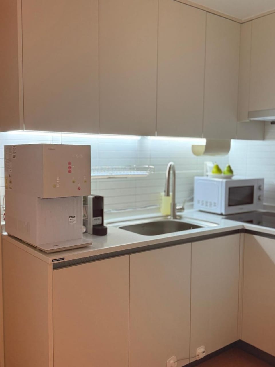 Coffee/tea facilities, Kitchen or kitchenette, stove