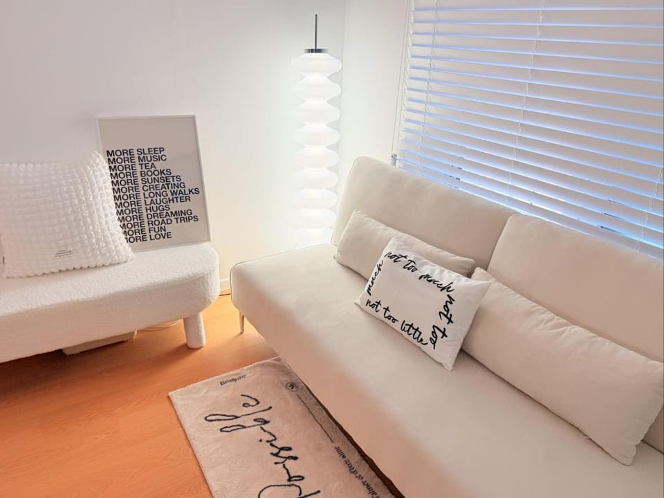 Living room, Photo of the whole room, Seating area