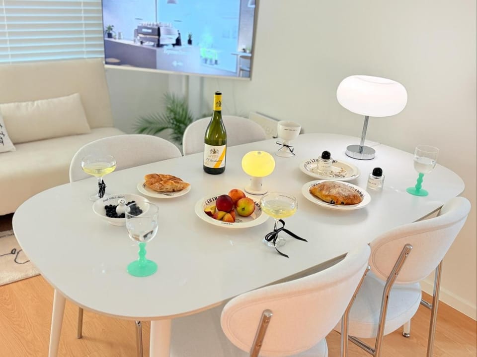 Dining area, Food, Dinner, Drinks