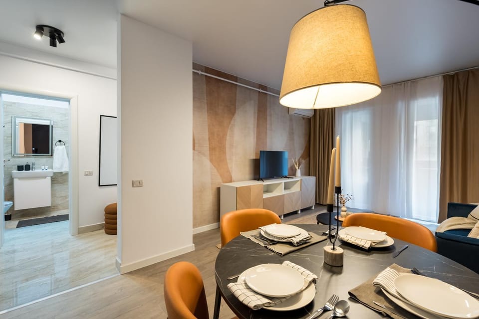 TV and multimedia, Kitchen or kitchenette, Living room, Seating area, Dining area