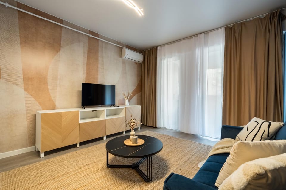 Communal lounge/ TV room, TV and multimedia, Living room, Seating area, Evening entertainment